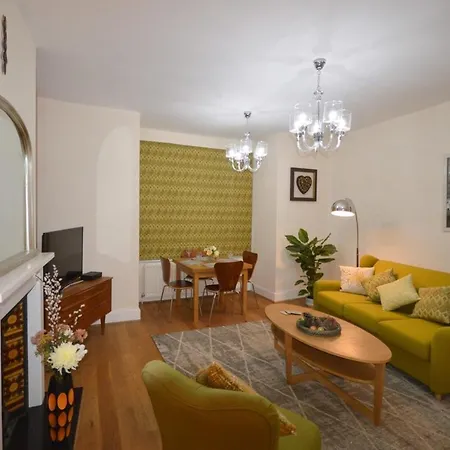 Homely Flat In Prime Location 公寓